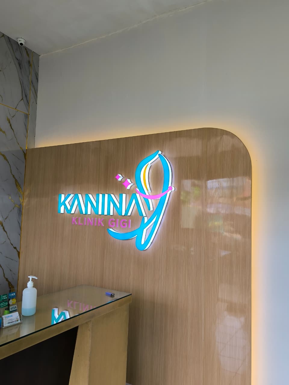 letter timbul 3D akrilik