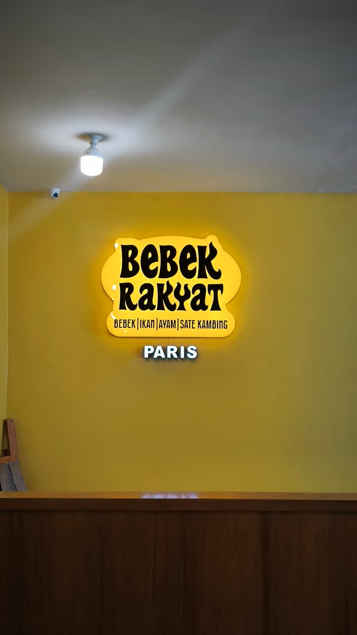 Huruf timbul akrilik