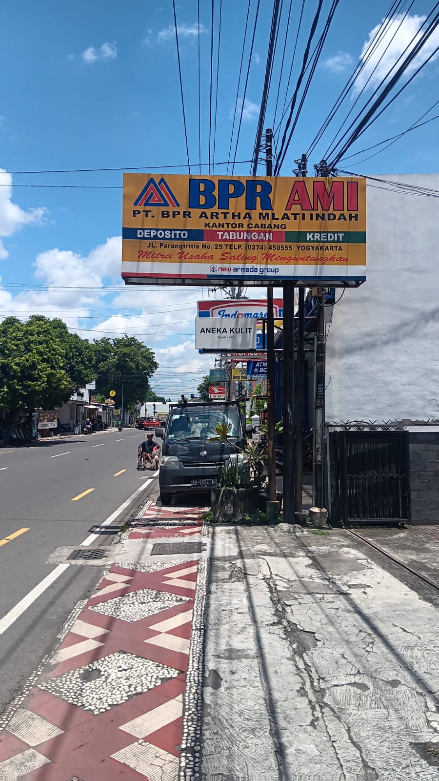 papan nama untuk bank