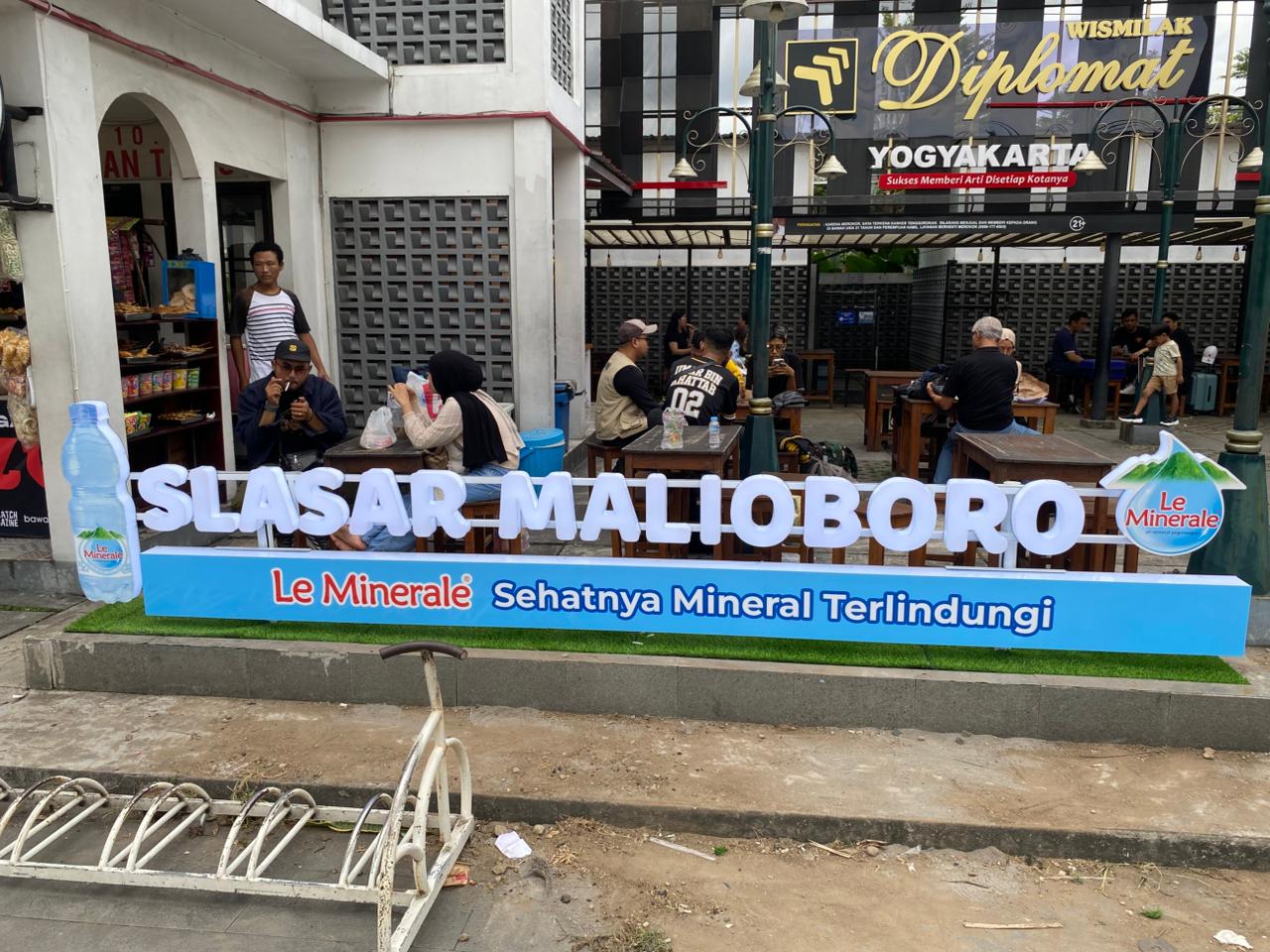 letter akrilik le minerale