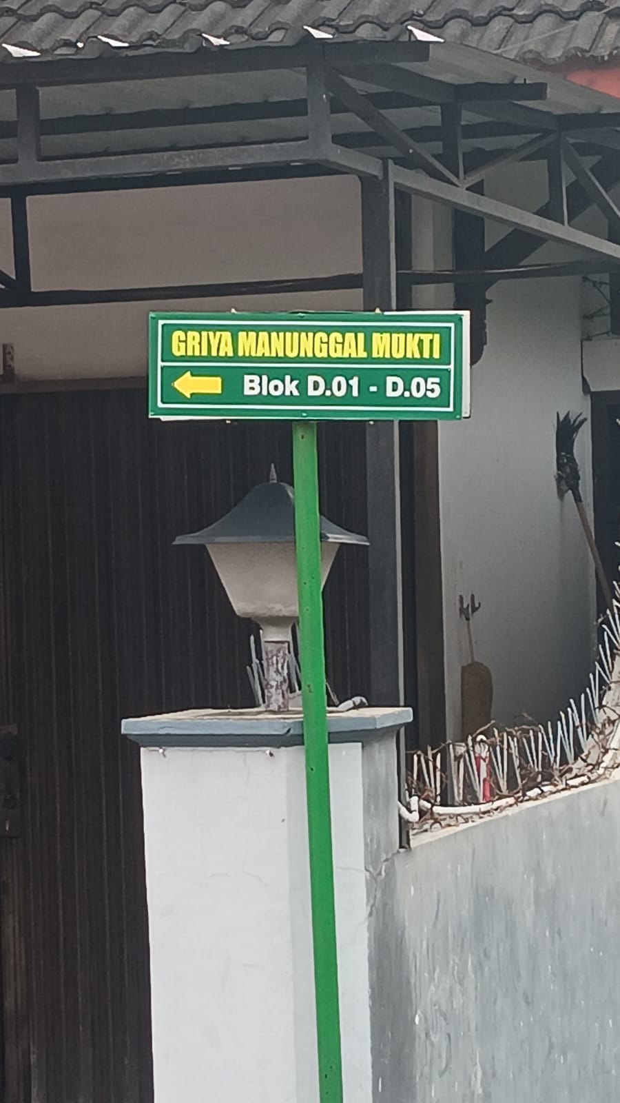 plang nama penunjuk arah