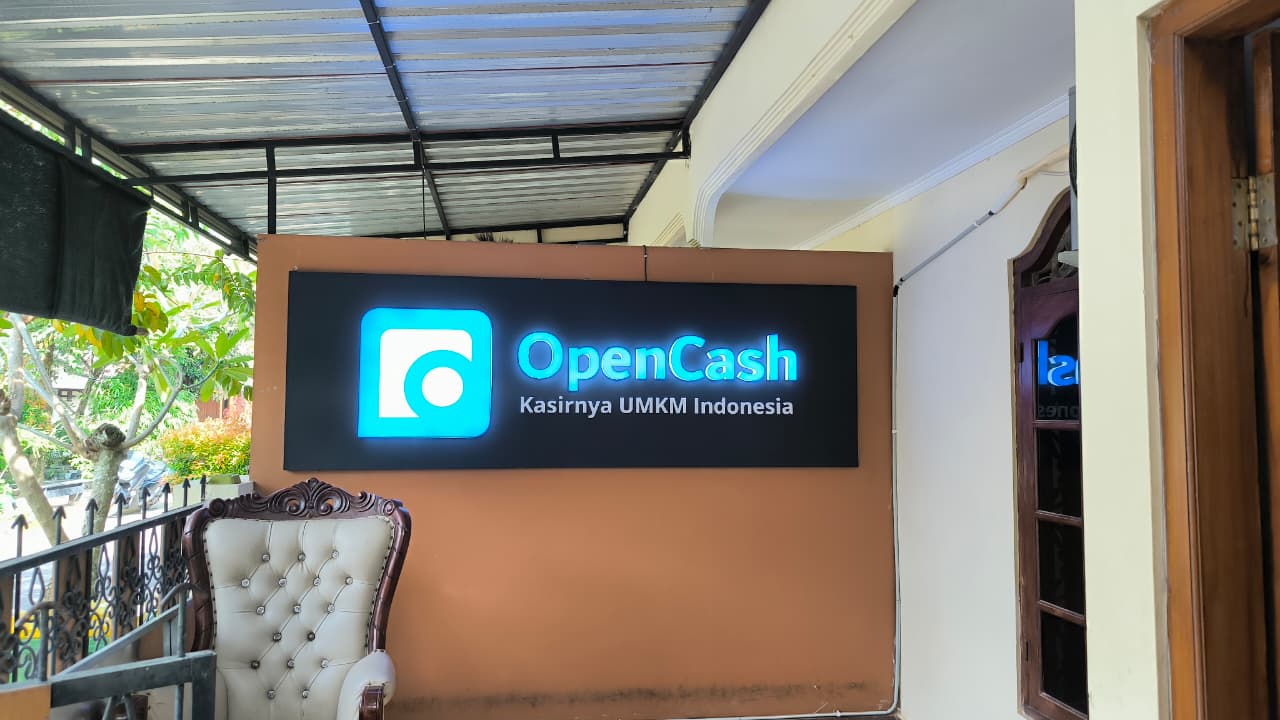 huruf timbul akrilik 